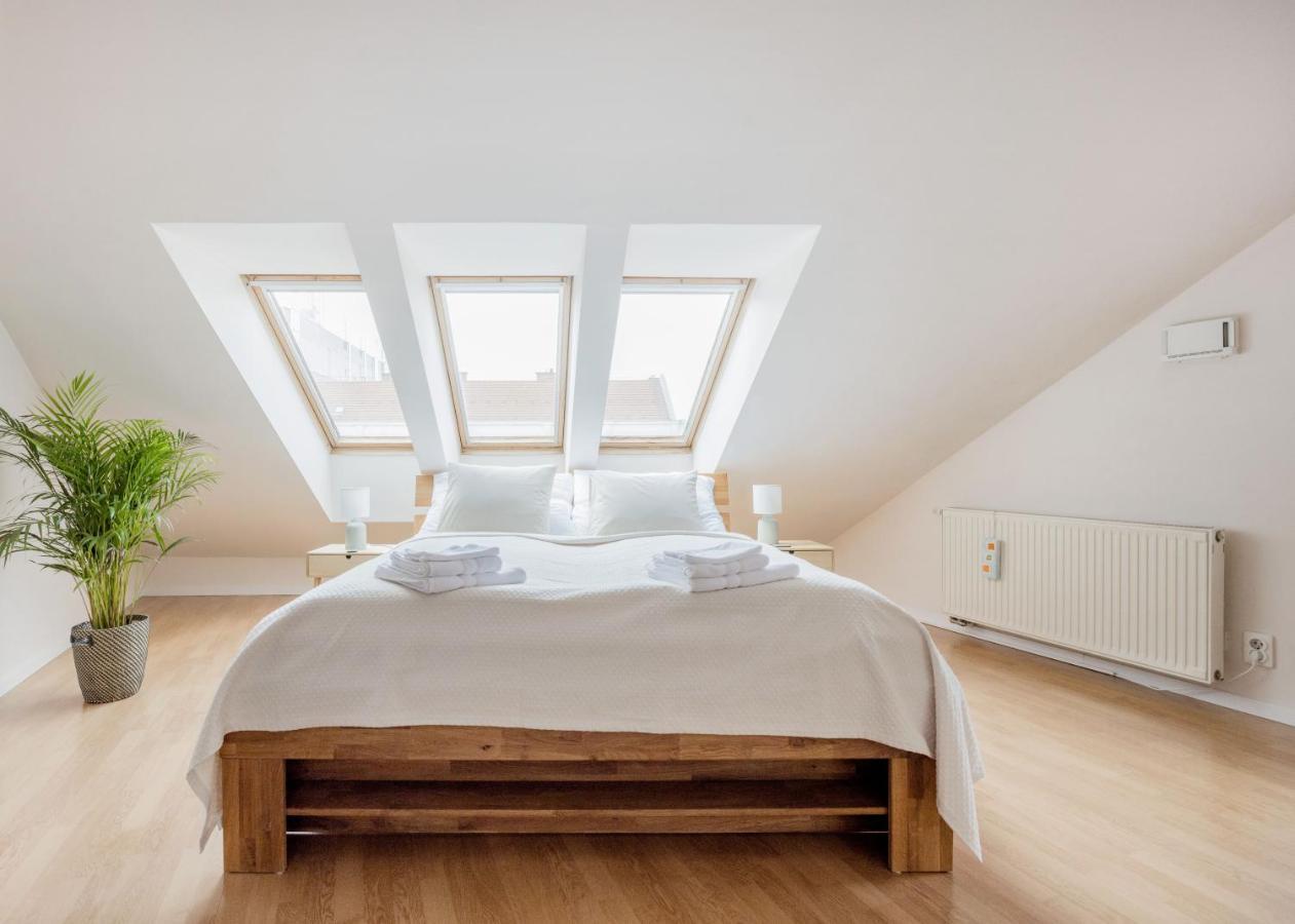 Апартаменти Bright And Spacious Penthouse W/ Terrace & Parking