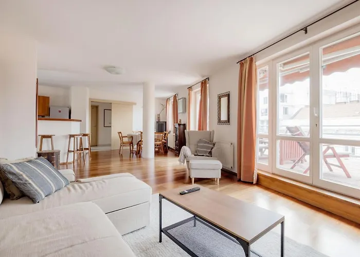 Bright And Spacious Penthouse W/ Terrace & Parking