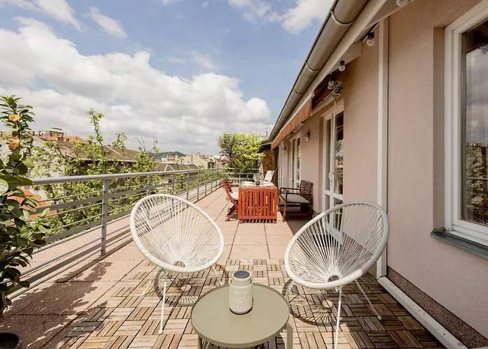 Bright And Spacious Penthouse W/ Terrace & Parking