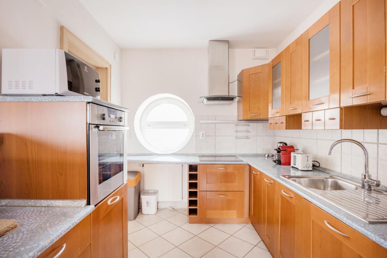 Apartmán Bright And Spacious Penthouse W/ Terrace & Parking