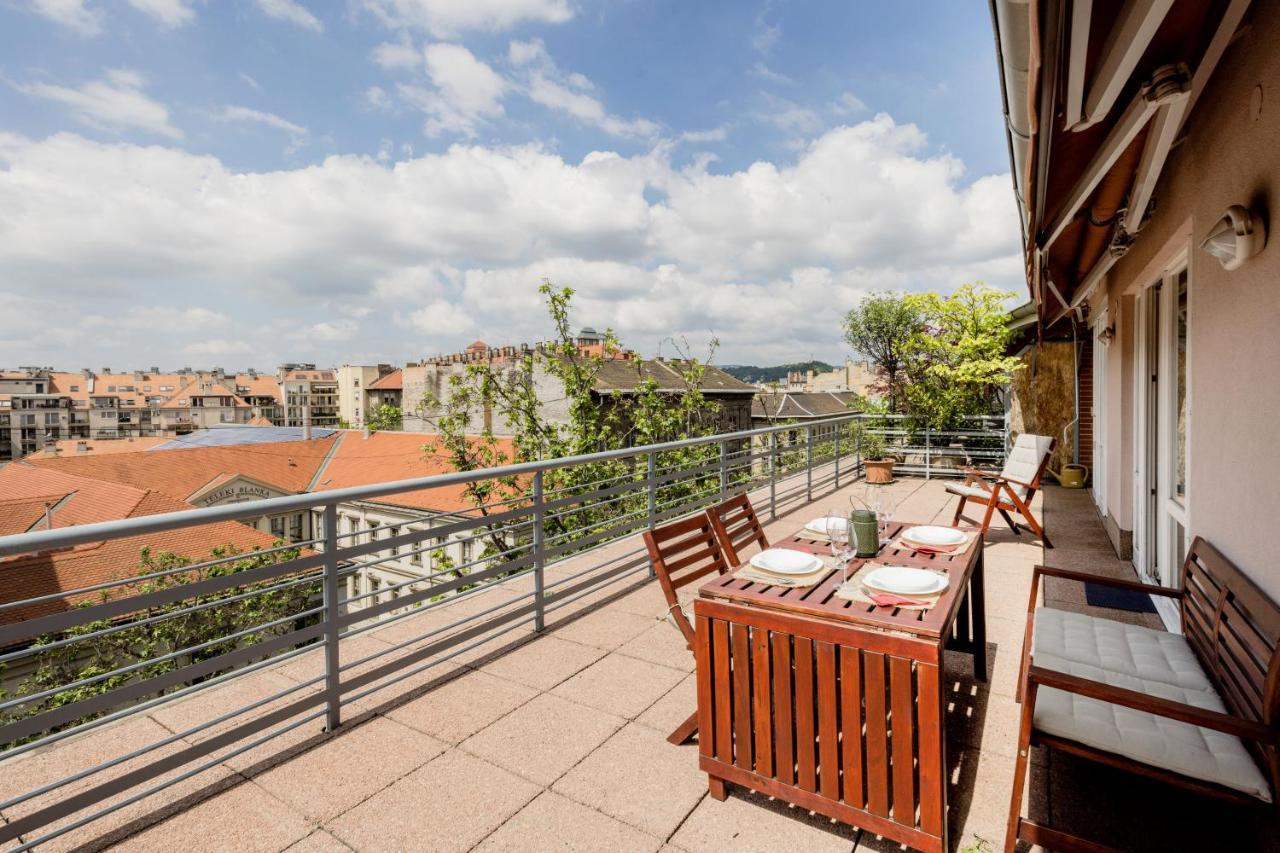 Apartmán Bright And Spacious Penthouse W/ Terrace & Parking *